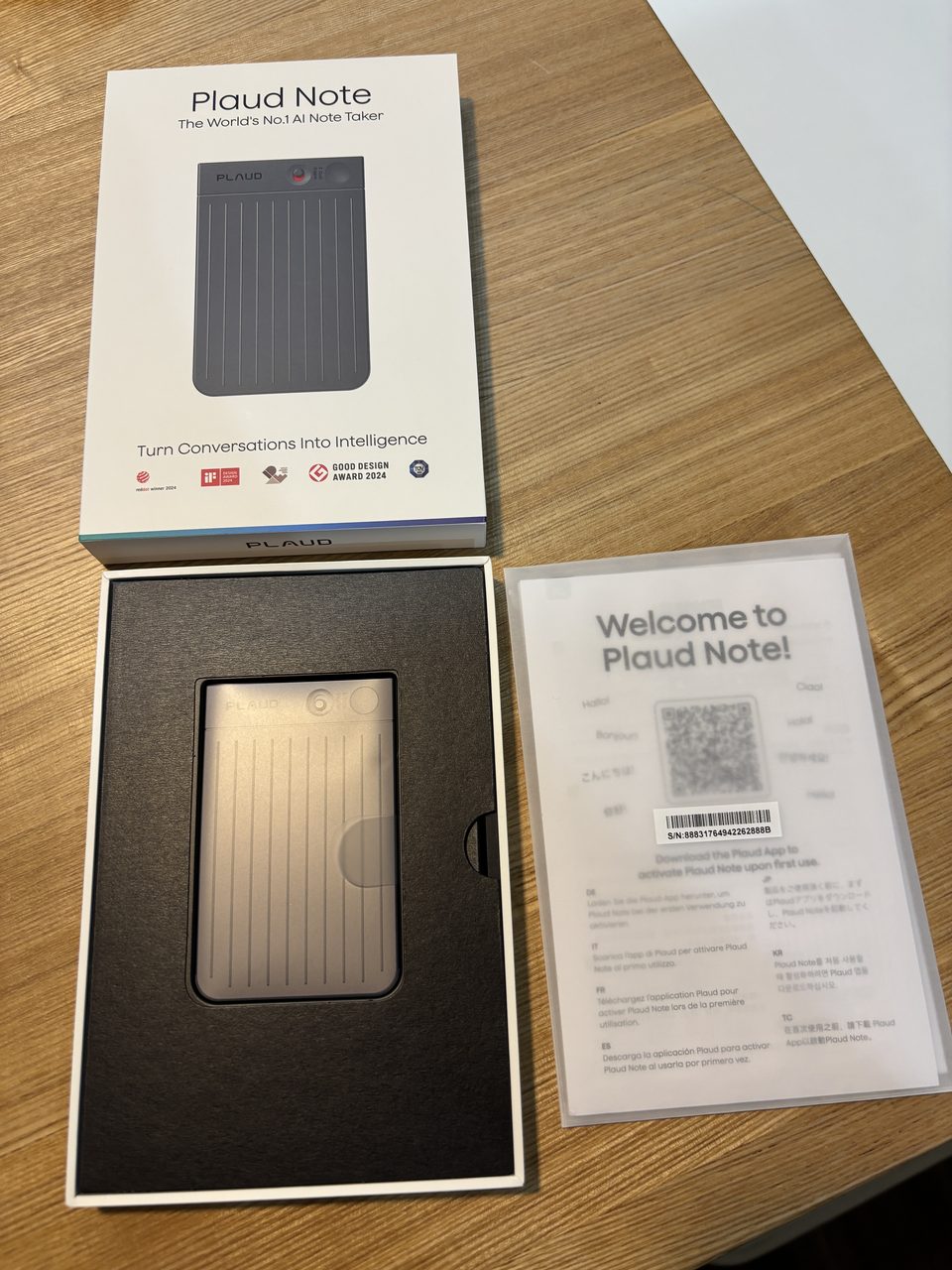 化粧箱を開けたところ。本体とWelcomeカード